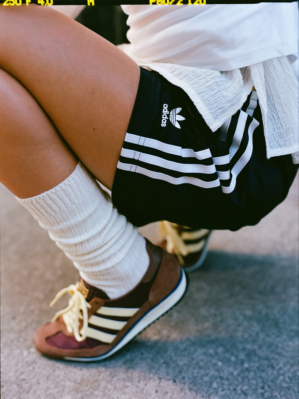 ADIDAS ORIGINALS - Zapatillas deportivas bajas 'SL 72' en marrón: lado