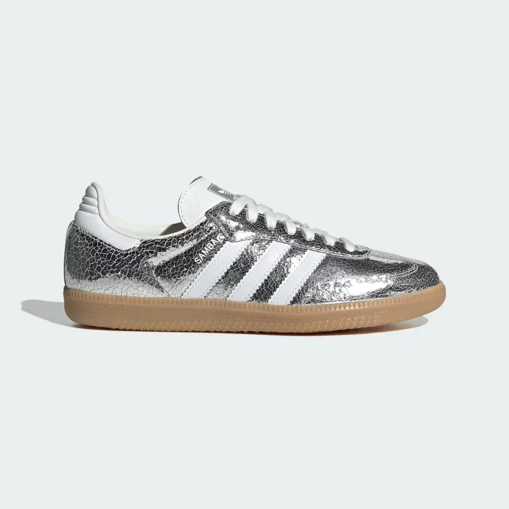 Sneakers i kromfarvet læder med krakeleret effekt